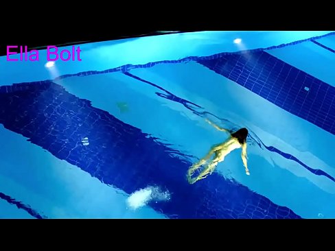 ❤️ నేను చూడటం ఆపలేను, ELLA BOLT రిసార్ట్ పూల్లో నగ్నంగా ఈత కొడుతూ దొరికిన యువ అందగత్తె ❌ సెక్స్ వీడియో మా వద్ద ﹏